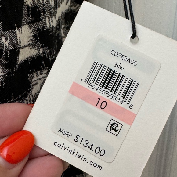 CALVIN KLEIN SHEATH DRESS. BLACK & WHITE GEOMETRIC PATTERN TEXTURED SLIMMING. - Picture 14 of 14